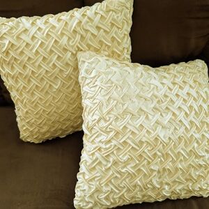 Fieldcrest Silk Elegant Woven Cream Accent Pillows 13.5in^2